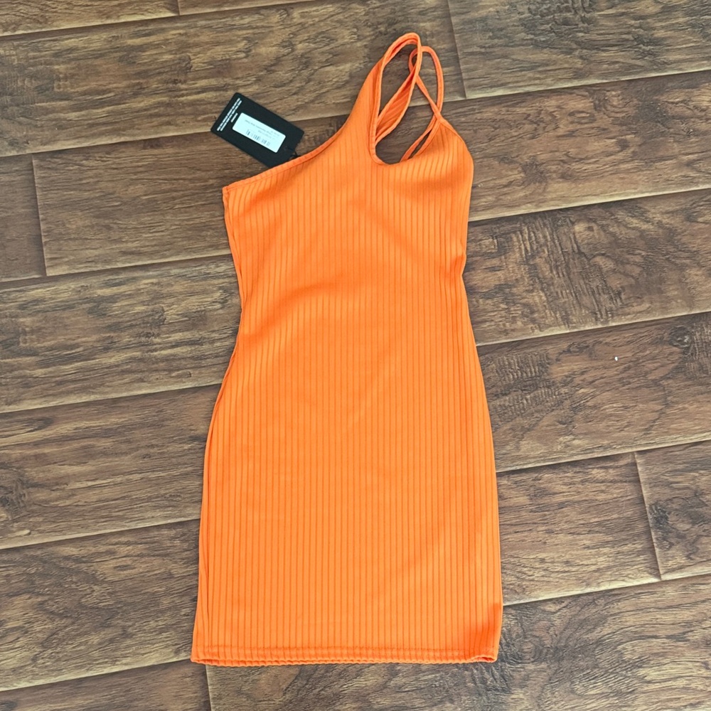 PrettyLittleThing Vibrant Orange One-Shoulder Dress